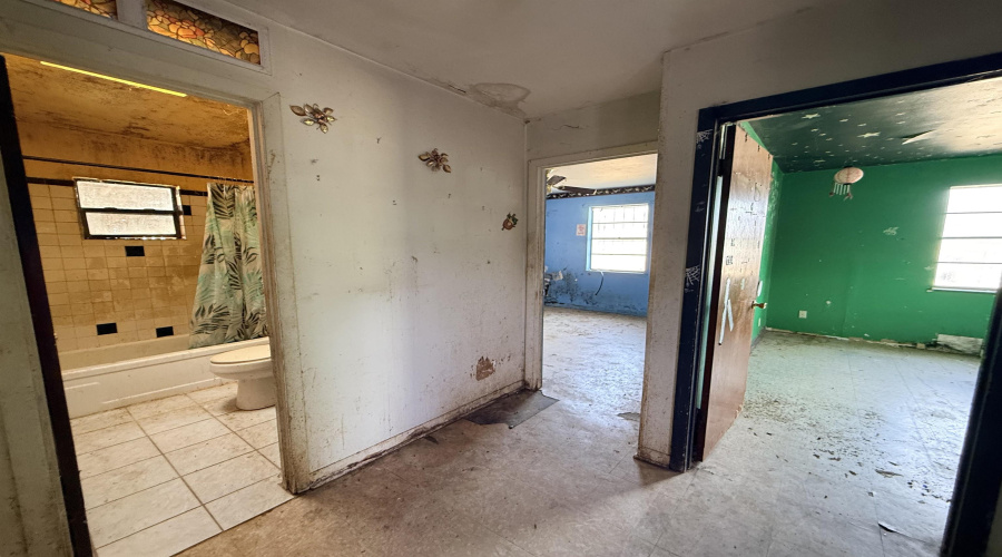 5222 Vicki Ln, Zapata, Texas 78076, 3 Bedrooms Bedrooms, 5 Rooms Rooms,1 BathroomBathrooms,Residential,For Sale,5222 Vicki Ln,20263892