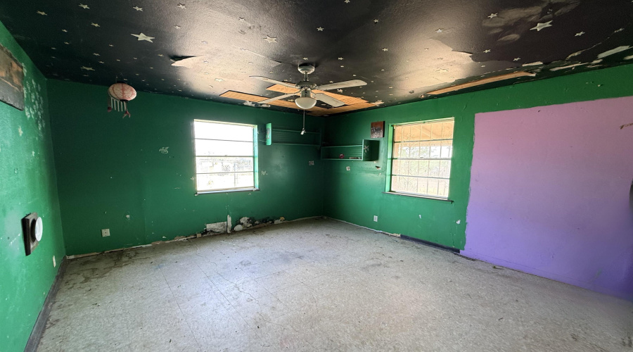 5222 Vicki Ln, Zapata, Texas 78076, 3 Bedrooms Bedrooms, 5 Rooms Rooms,1 BathroomBathrooms,Residential,For Sale,5222 Vicki Ln,20263892