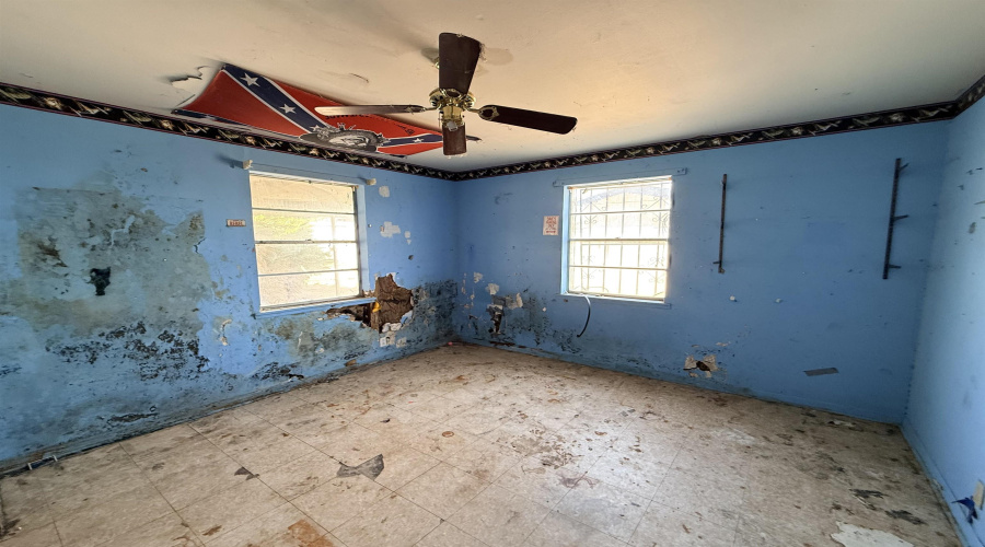 5222 Vicki Ln, Zapata, Texas 78076, 3 Bedrooms Bedrooms, 5 Rooms Rooms,1 BathroomBathrooms,Residential,For Sale,5222 Vicki Ln,20263892