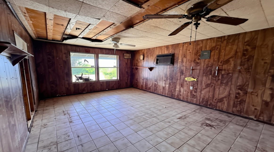 5222 Vicki Ln, Zapata, Texas 78076, 3 Bedrooms Bedrooms, 5 Rooms Rooms,1 BathroomBathrooms,Residential,For Sale,5222 Vicki Ln,20263892