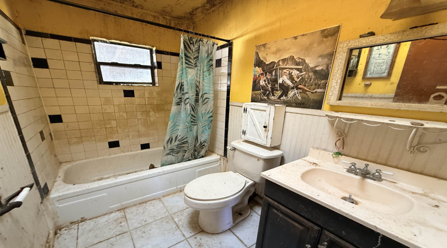 5222 Vicki Ln, Zapata, Texas 78076, 3 Bedrooms Bedrooms, 5 Rooms Rooms,1 BathroomBathrooms,Residential,For Sale,5222 Vicki Ln,20263892