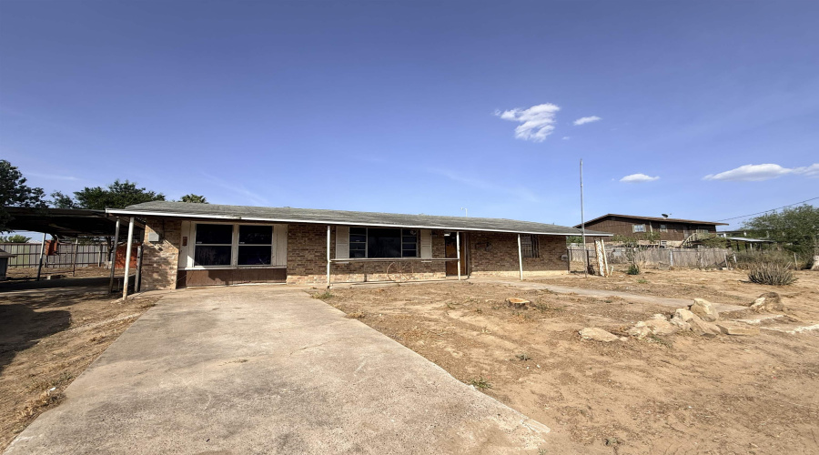 5222 Vicki Ln, Zapata, Texas 78076, 3 Bedrooms Bedrooms, 5 Rooms Rooms,1 BathroomBathrooms,Residential,For Sale,5222 Vicki Ln,20263892