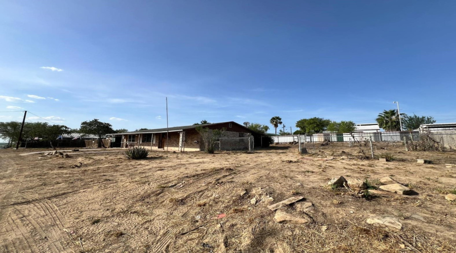5222 Vicki Ln, Zapata, Texas 78076, 3 Bedrooms Bedrooms, 5 Rooms Rooms,1 BathroomBathrooms,Residential,For Sale,5222 Vicki Ln,20263892