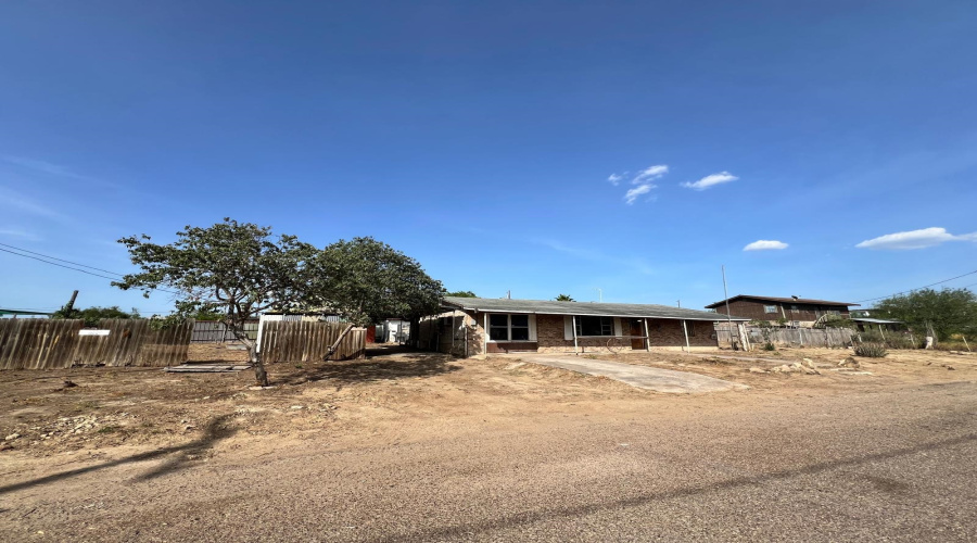 5222 Vicki Ln, Zapata, Texas 78076, 3 Bedrooms Bedrooms, 5 Rooms Rooms,1 BathroomBathrooms,Residential,For Sale,5222 Vicki Ln,20263892