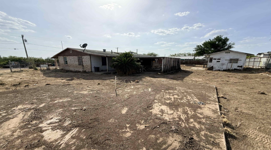 5222 Vicki Ln, Zapata, Texas 78076, 3 Bedrooms Bedrooms, 5 Rooms Rooms,1 BathroomBathrooms,Residential,For Sale,5222 Vicki Ln,20263892