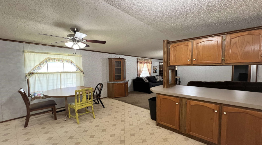 102 Autumn Ln., Zapata, Texas 78076, 2 Bedrooms Bedrooms, 4 Rooms Rooms,2 BathroomsBathrooms,Residential,For Sale,102 Autumn Ln.,20263893