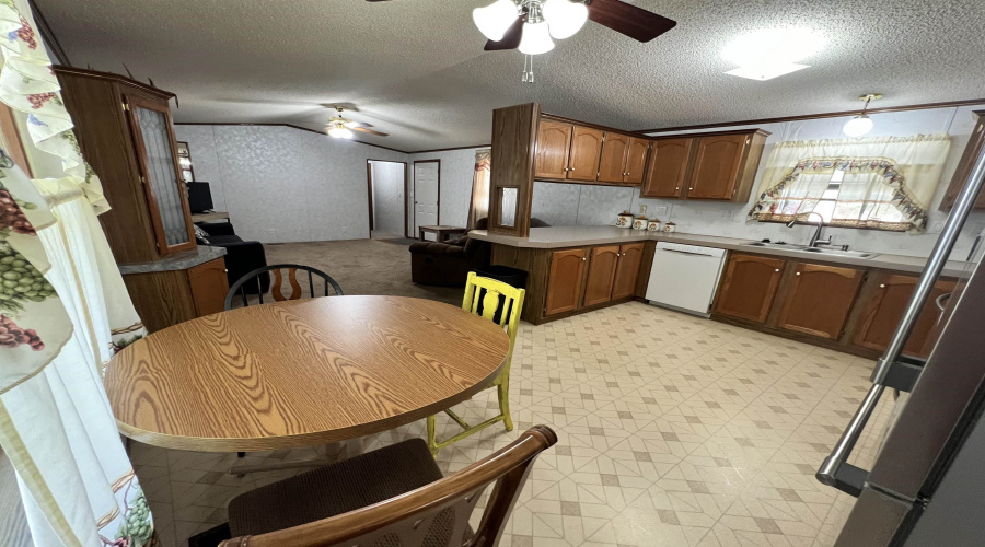 102 Autumn Ln., Zapata, Texas 78076, 2 Bedrooms Bedrooms, 4 Rooms Rooms,2 BathroomsBathrooms,Residential,For Sale,102 Autumn Ln.,20263893