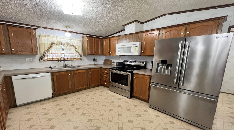 102 Autumn Ln., Zapata, Texas 78076, 2 Bedrooms Bedrooms, 4 Rooms Rooms,2 BathroomsBathrooms,Residential,For Sale,102 Autumn Ln.,20263893