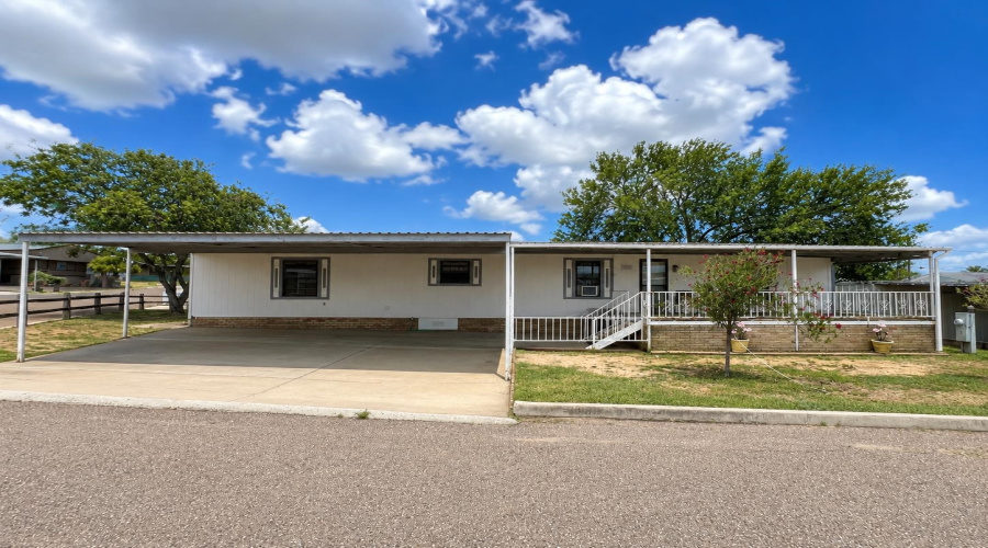 102 Autumn Ln., Zapata, Texas 78076, 2 Bedrooms Bedrooms, 4 Rooms Rooms,2 BathroomsBathrooms,Residential,For Sale,102 Autumn Ln.,20263893