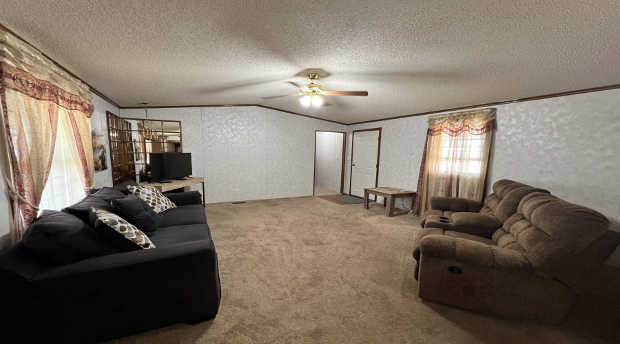 102 Autumn Ln., Zapata, Texas 78076, 2 Bedrooms Bedrooms, 4 Rooms Rooms,2 BathroomsBathrooms,Residential,For Sale,102 Autumn Ln.,20263893