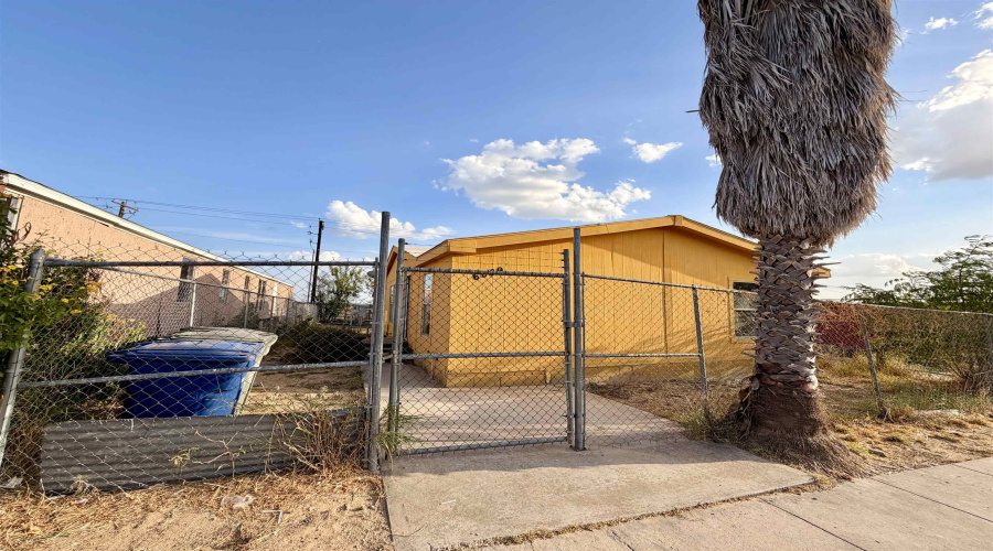6009 Balcones Dr, Laredo, Texas 78046, 7 Bedrooms Bedrooms, 14 Rooms Rooms,4 BathroomsBathrooms,Residential,For Sale,6009 Balcones Dr,20263894