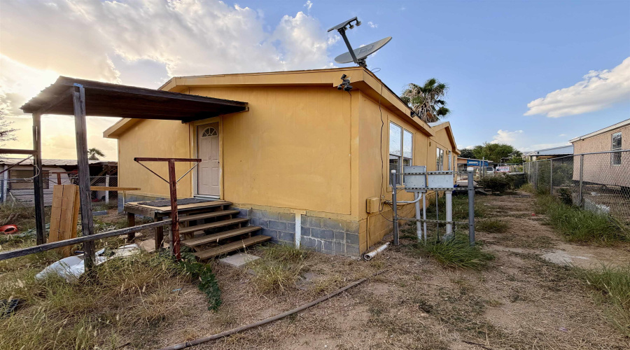 6009 Balcones Dr, Laredo, Texas 78046, 7 Bedrooms Bedrooms, 14 Rooms Rooms,4 BathroomsBathrooms,Residential,For Sale,6009 Balcones Dr,20263894