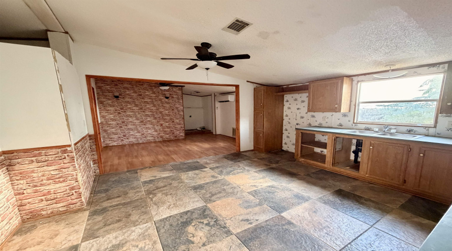 6009 Balcones Dr, Laredo, Texas 78046, 7 Bedrooms Bedrooms, 14 Rooms Rooms,4 BathroomsBathrooms,Residential,For Sale,6009 Balcones Dr,20263894