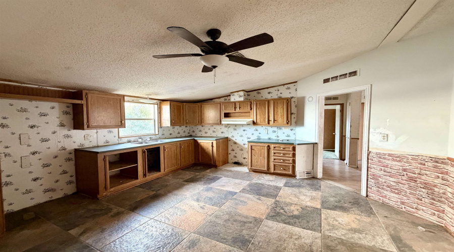 6009 Balcones Dr, Laredo, Texas 78046, 7 Bedrooms Bedrooms, 14 Rooms Rooms,4 BathroomsBathrooms,Residential,For Sale,6009 Balcones Dr,20263894