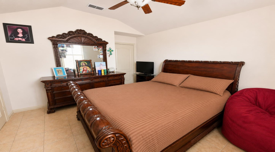 1902 Delmar St., Zapata, Texas 78076, 6 Bedrooms Bedrooms, 8 Rooms Rooms,2 BathroomsBathrooms,Residential,For Sale,1902 Delmar St.,20263895