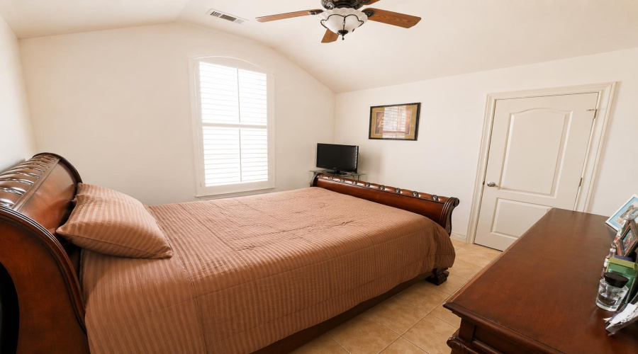 1902 Delmar St., Zapata, Texas 78076, 6 Bedrooms Bedrooms, 8 Rooms Rooms,2 BathroomsBathrooms,Residential,For Sale,1902 Delmar St.,20263895