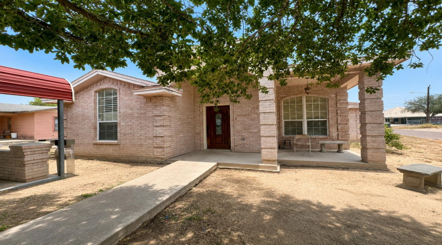 1902 Delmar St., Zapata, Texas 78076, 6 Bedrooms Bedrooms, 8 Rooms Rooms,2 BathroomsBathrooms,Residential,For Sale,1902 Delmar St.,20263895