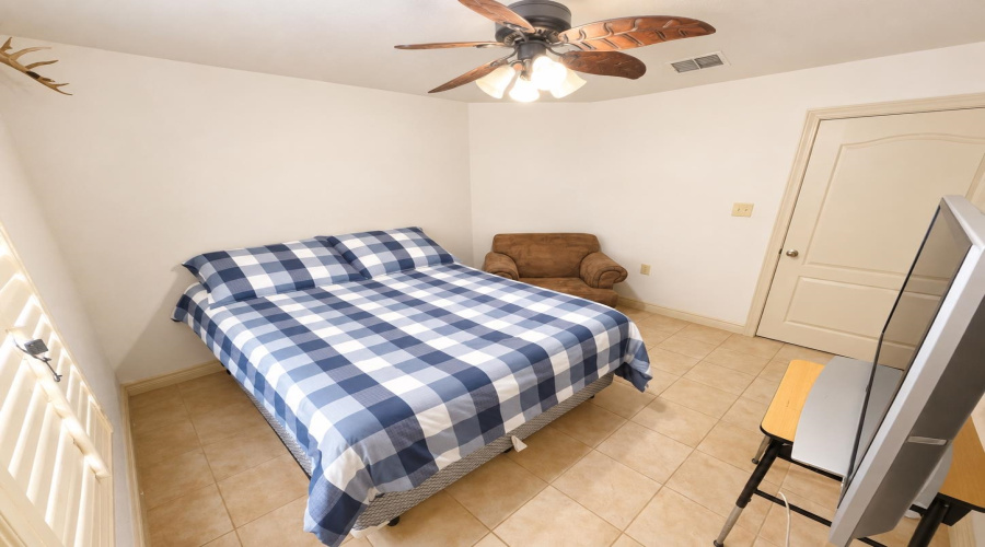 1902 Delmar St., Zapata, Texas 78076, 6 Bedrooms Bedrooms, 8 Rooms Rooms,2 BathroomsBathrooms,Residential,For Sale,1902 Delmar St.,20263895