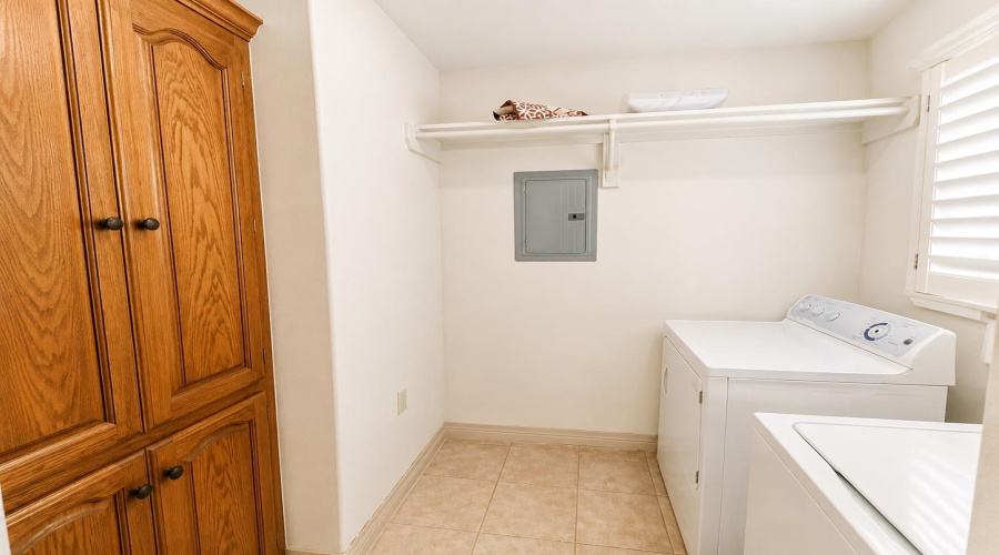 1902 Delmar St., Zapata, Texas 78076, 6 Bedrooms Bedrooms, 8 Rooms Rooms,2 BathroomsBathrooms,Residential,For Sale,1902 Delmar St.,20263895