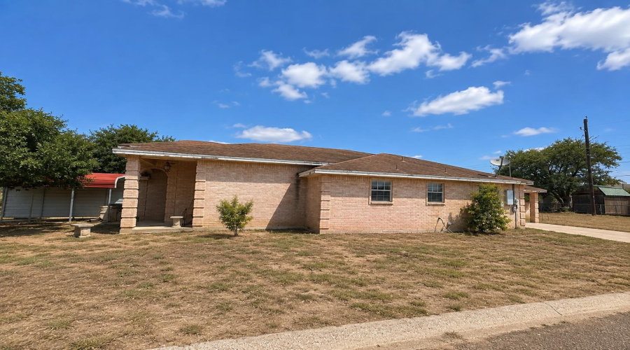 1902 Delmar St., Zapata, Texas 78076, 6 Bedrooms Bedrooms, 8 Rooms Rooms,2 BathroomsBathrooms,Residential,For Sale,1902 Delmar St.,20263895