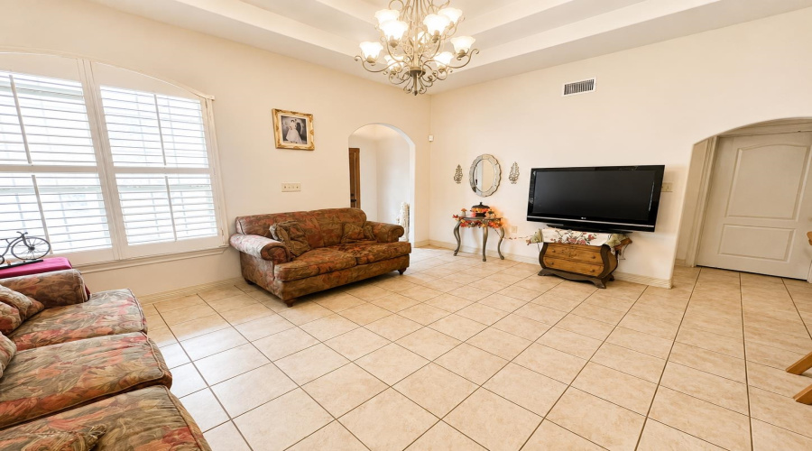 1902 Delmar St., Zapata, Texas 78076, 6 Bedrooms Bedrooms, 8 Rooms Rooms,2 BathroomsBathrooms,Residential,For Sale,1902 Delmar St.,20263895