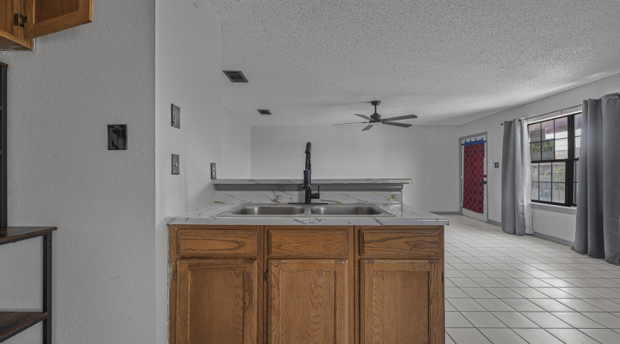 2901 San Agustin Ave, LAREDO, Texas 78040, 1 Room Rooms,3 BathroomsBathrooms,Commercial retail/office,For Sale,2901 San Agustin Ave,20263891