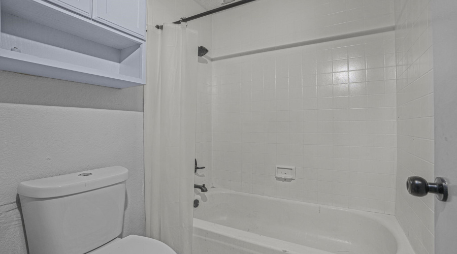 2901 San Agustin Ave, LAREDO, Texas 78040, 1 Room Rooms,3 BathroomsBathrooms,Commercial retail/office,For Sale,2901 San Agustin Ave,20263891
