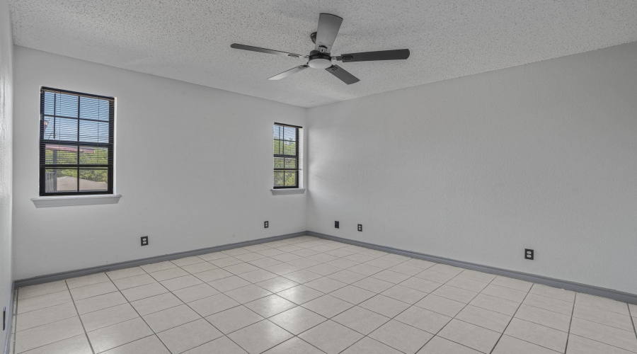 2901 San Agustin Ave, LAREDO, Texas 78040, 1 Room Rooms,3 BathroomsBathrooms,Commercial retail/office,For Sale,2901 San Agustin Ave,20263891