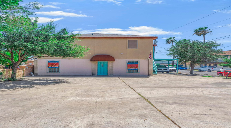 2901 San Agustin Ave, LAREDO, Texas 78040, 1 Room Rooms,3 BathroomsBathrooms,Commercial retail/office,For Sale,2901 San Agustin Ave,20263891