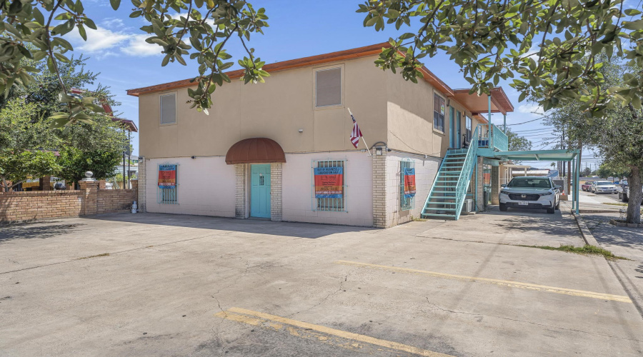 2901 San Agustin Ave, LAREDO, Texas 78040, 1 Room Rooms,3 BathroomsBathrooms,Commercial retail/office,For Sale,2901 San Agustin Ave,20263891