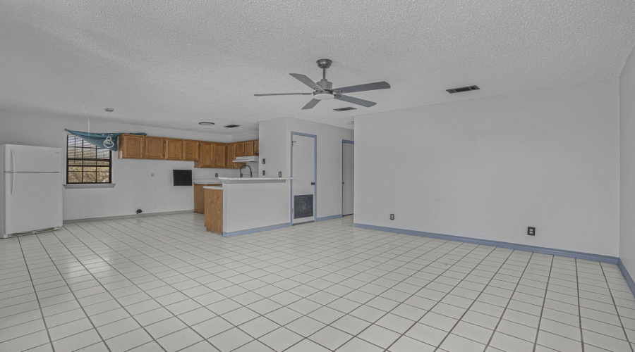 2901 San Agustin Ave, LAREDO, Texas 78040, 1 Room Rooms,3 BathroomsBathrooms,Commercial retail/office,For Sale,2901 San Agustin Ave,20263891