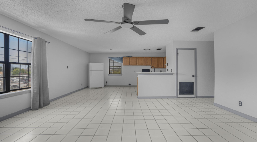 2901 San Agustin Ave, LAREDO, Texas 78040, 1 Room Rooms,3 BathroomsBathrooms,Commercial retail/office,For Sale,2901 San Agustin Ave,20263891