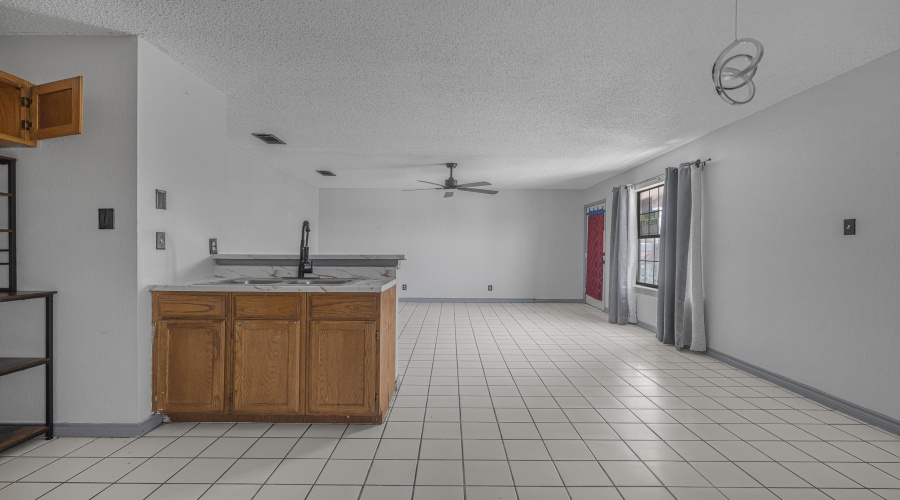 2901 San Agustin Ave, LAREDO, Texas 78040, 1 Room Rooms,3 BathroomsBathrooms,Commercial retail/office,For Sale,2901 San Agustin Ave,20263891