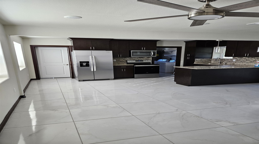 3901 Logan Ave, Laredo, Texas 78041-5012, 4 Bedrooms Bedrooms, 5 Rooms Rooms,2 BathroomsBathrooms,Residential,For Rent,3901 Logan Ave,20263897