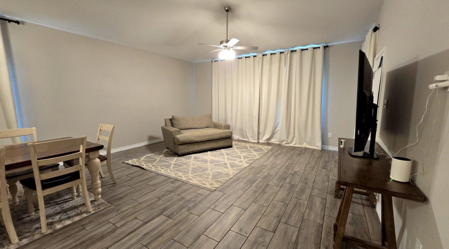 1511 Ocaso Dr., Laredo, Texas 78045, 5 Bedrooms Bedrooms, 8 Rooms Rooms,3 BathroomsBathrooms,Residential,For Sale,1511 Ocaso Dr.,20263082