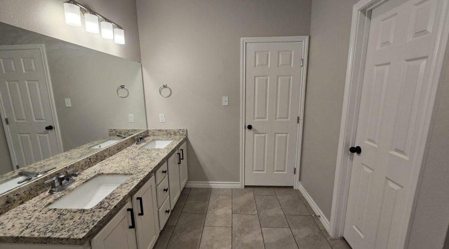 1511 Ocaso Dr., Laredo, Texas 78045, 5 Bedrooms Bedrooms, 8 Rooms Rooms,3 BathroomsBathrooms,Residential,For Sale,1511 Ocaso Dr.,20263082