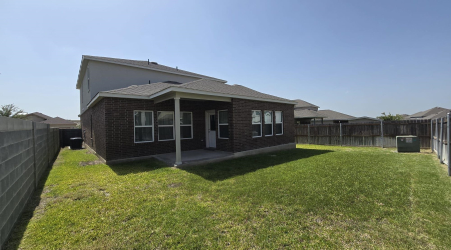 1511 Ocaso Dr., Laredo, Texas 78045, 5 Bedrooms Bedrooms, 8 Rooms Rooms,3 BathroomsBathrooms,Residential,For Sale,1511 Ocaso Dr.,20263082