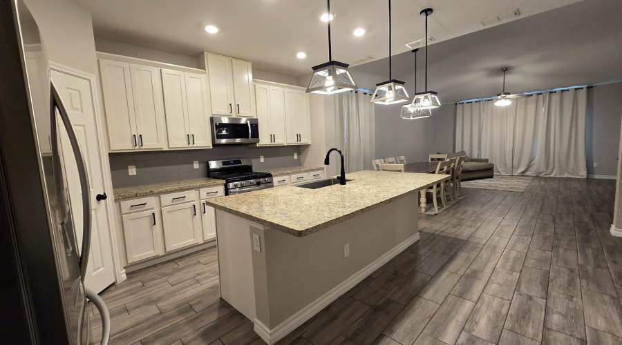 1511 Ocaso Dr., Laredo, Texas 78045, 5 Bedrooms Bedrooms, 8 Rooms Rooms,3 BathroomsBathrooms,Residential,For Sale,1511 Ocaso Dr.,20263082