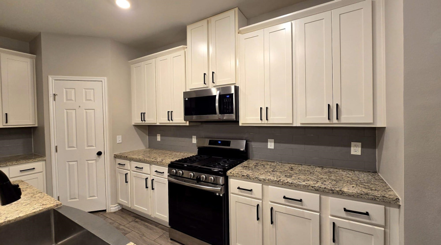 1511 Ocaso Dr., Laredo, Texas 78045, 5 Bedrooms Bedrooms, 8 Rooms Rooms,3 BathroomsBathrooms,Residential,For Sale,1511 Ocaso Dr.,20263082