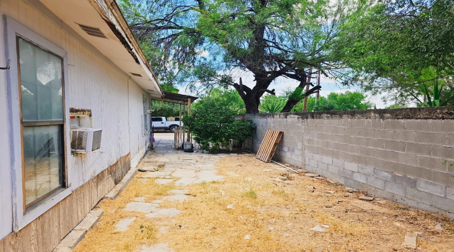 4520 Salinas Ave, laredo, Texas 78041, 2 Bedrooms Bedrooms, 3 Rooms Rooms,1 BathroomBathrooms,Residential,For Sale,4520 Salinas Ave,20263899