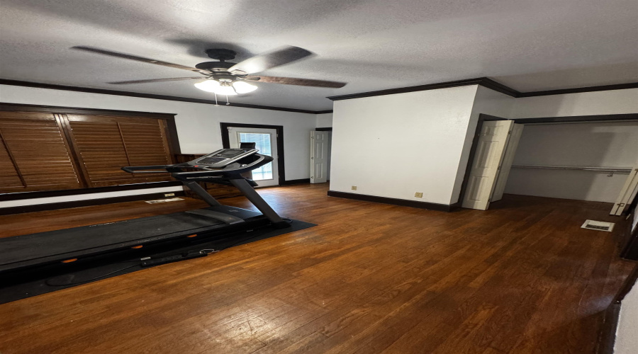720 N Stone Ave, Laredo, Texas 78040, 5 Bedrooms Bedrooms, 10 Rooms Rooms,4 BathroomsBathrooms,Residential,For Rent,720 N Stone Ave,20263900