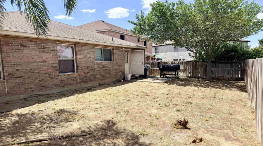 505 Valnera Dr, Laredo, Texas 78043, 3 Bedrooms Bedrooms, 5 Rooms Rooms,2 BathroomsBathrooms,Residential,For Sale,505 Valnera Dr,20263901