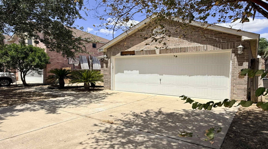 505 Valnera Dr, Laredo, Texas 78043, 3 Bedrooms Bedrooms, 5 Rooms Rooms,2 BathroomsBathrooms,Residential,For Sale,505 Valnera Dr,20263901