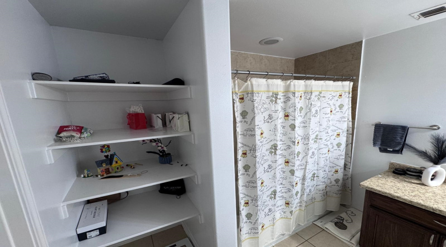 5507 Palestine Dr, Laredo, Texas 78046, 3 Bedrooms Bedrooms, 5 Rooms Rooms,2 BathroomsBathrooms,Residential,For Sale,5507 Palestine Dr,20263902