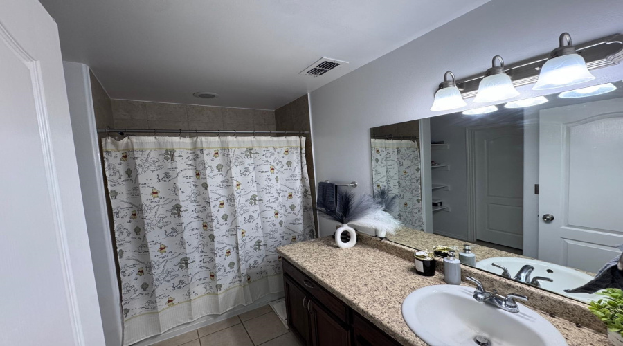 5507 Palestine Dr, Laredo, Texas 78046, 3 Bedrooms Bedrooms, 5 Rooms Rooms,2 BathroomsBathrooms,Residential,For Sale,5507 Palestine Dr,20263902