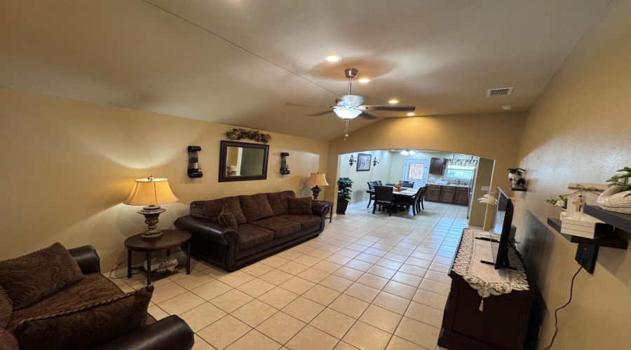 5507 Palestine Dr, Laredo, Texas 78046, 3 Bedrooms Bedrooms, 5 Rooms Rooms,2 BathroomsBathrooms,Residential,For Sale,5507 Palestine Dr,20263902