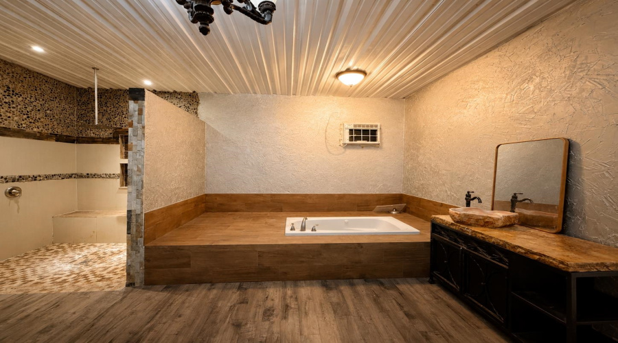 3710 San Bernardo Ave, Laredo, Texas 78041, 1 Room Rooms,4 BathroomsBathrooms,Commercial retail/office,For Sale,3710 San Bernardo Ave,20263906