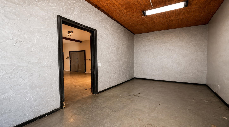 3710 San Bernardo Ave, Laredo, Texas 78041, 1 Room Rooms,4 BathroomsBathrooms,Commercial retail/office,For Sale,3710 San Bernardo Ave,20263906