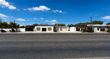 3710 San Bernardo Ave, Laredo, Texas 78041, 1 Room Rooms,4 BathroomsBathrooms,Commercial retail/office,For Sale,3710 San Bernardo Ave,20263906