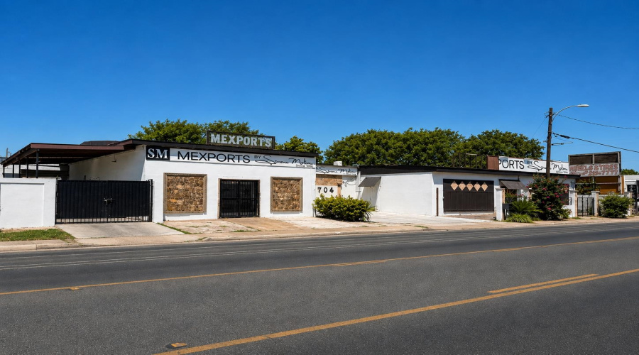 3710 San Bernardo Ave, Laredo, Texas 78041, 1 Room Rooms,4 BathroomsBathrooms,Commercial retail/office,For Sale,3710 San Bernardo Ave,20263906